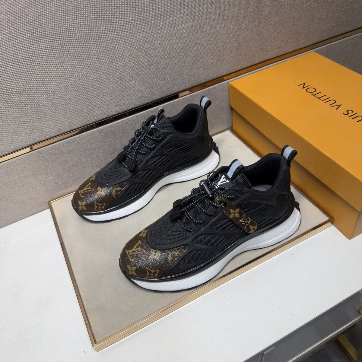 Louis Vuitton Men's Patterned Low-Top Sneakers - Mesh Lining